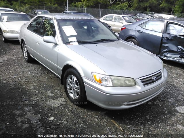 4T1BG22K11U101679 - 2001 TOYOTA CAMRY CE/LE/XLE 银色 照片 1