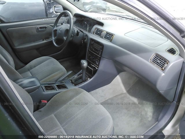 4T1BG22K11U101679 - 2001 TOYOTA CAMRY CE/LE/XLE 银色 照片 5