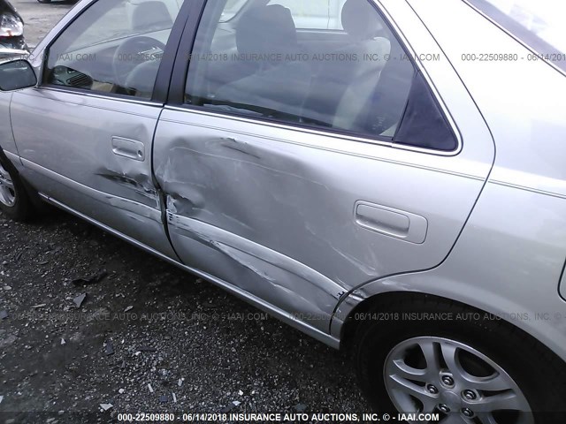 4T1BG22K11U101679 - 2001 TOYOTA CAMRY CE/LE/XLE 银色 照片 6