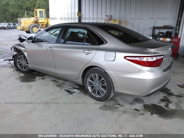 4T1BF1FK5GU160041 - 2016 TOYOTA CAMRY LE/XLE/SE/XSE GOLD photo 3