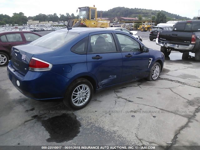 1FAHP35N98W211636 - 2008 FORD FOCUS SE/SEL/SES BLUE photo 4