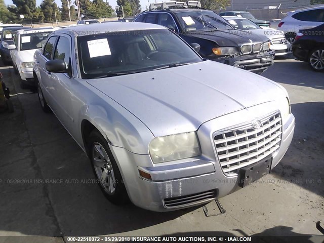 2C3JA43R65H138586 - 2005 CHRYSLER 300 SILVER photo 1