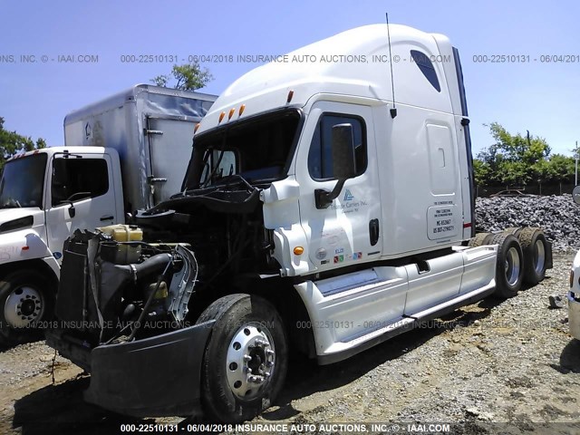 1FUJGLDR8CLBR2096 - 2012 FREIGHTLINER CASCADIA 125  WHITE photo 2