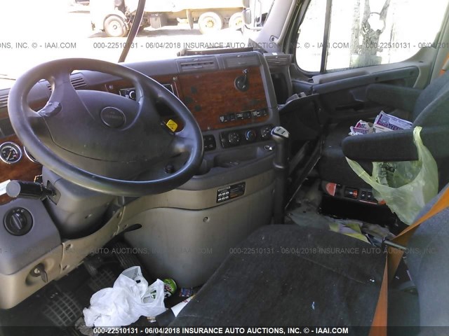 1FUJGLDR8CLBR2096 - 2012 FREIGHTLINER CASCADIA 125  WHITE photo 5