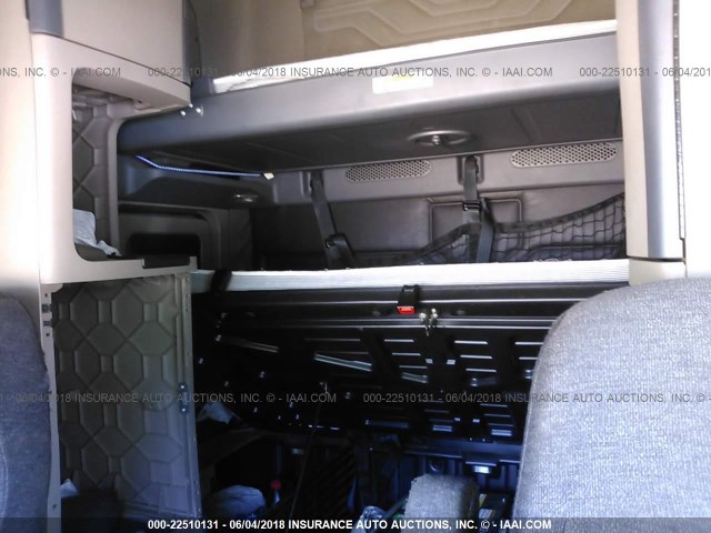 1FUJGLDR8CLBR2096 - 2012 FREIGHTLINER CASCADIA 125  WHITE photo 7