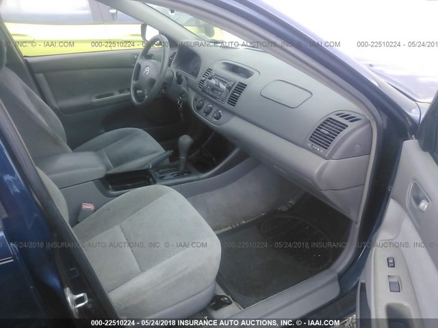 4T1BE32K64U327944 - 2004 TOYOTA CAMRY LE/XLE/SE ლურჯი ფოტო 5
