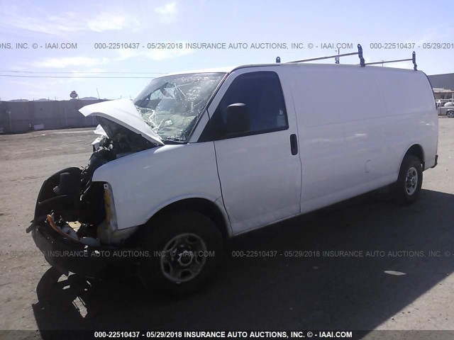 1GTW7GCA7C1900296 - 2012 GMC SAVANA G2500 WHITE photo 2