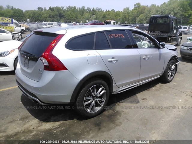 YV440MWK7J2053623 - 2018 VOLVO V60 CROSS COUNTRY PREMIER SILVER photo 4