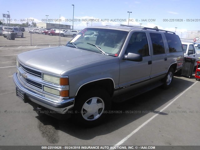 1GNFK16R5WJ378003 - 1998 CHEVROLET SUBURBAN K1500 GOLD photo 2