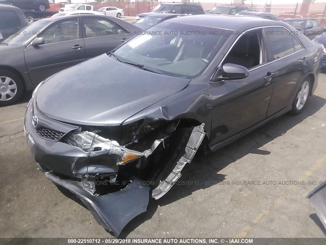 4T1BF1FK8DU699667 - 2013 TOYOTA CAMRY L/SE/LE/XLE 灰色 照片 2