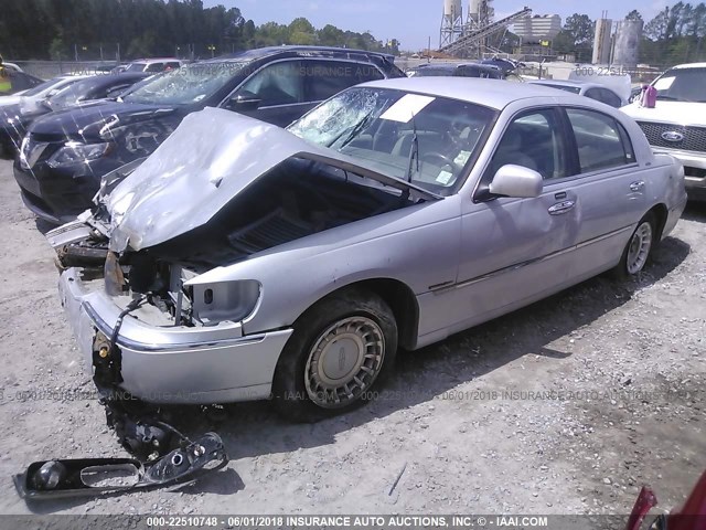 1LNHM81W5YY937430 - 2000 LINCOLN TOWN CAR EXECUTIVE Серый фото 2