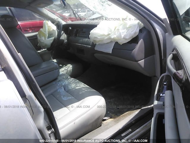 1LNHM81W5YY937430 - 2000 LINCOLN TOWN CAR EXECUTIVE Серый фото 5