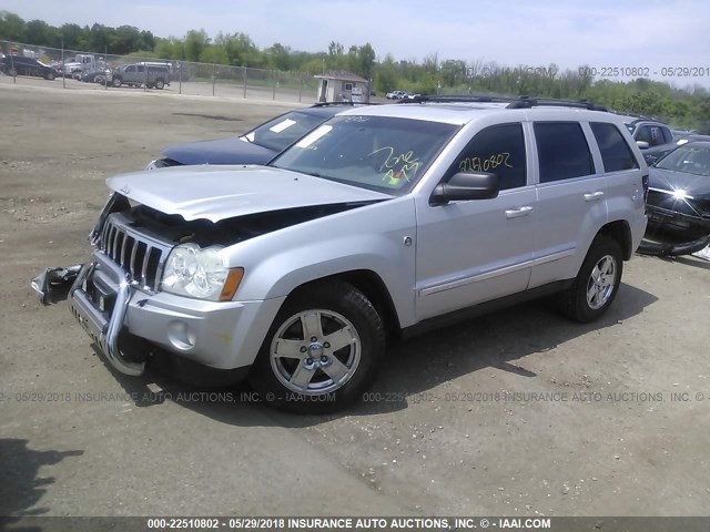 1J8HR582X5C594655 - 2005 JEEP GRAND CHEROKEE LIMITED SILVER photo 2