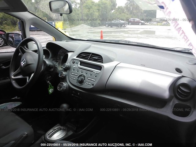 JHMGE8H20AS024744 - 2010 HONDA FIT SILVER photo 5