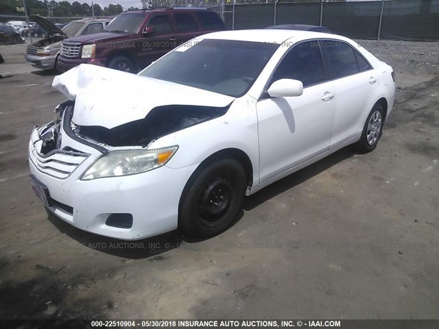 4T1BF3EK5BU647049 - 2011 TOYOTA CAMRY SE/LE/XLE WHITE photo 2