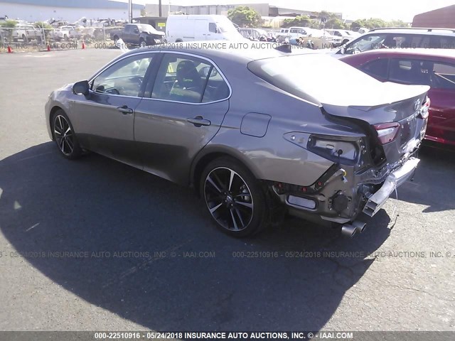 4T1BZ1HK7JU001114 - 2018 TOYOTA CAMRY XSE/XLE GRAY photo 3