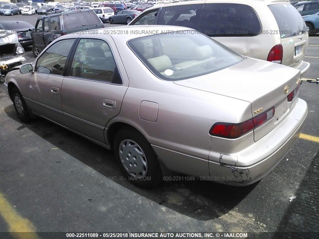 JT2BG22K9V0064679 - 1997 TOYOTA CAMRY LE/XLE TAN photo 3