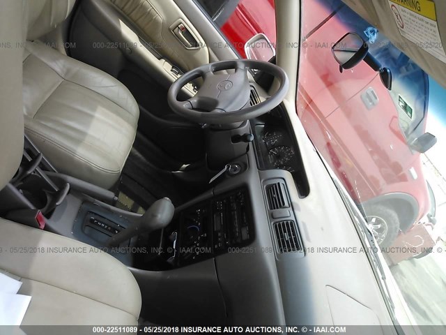 JT2BG22K9V0064679 - 1997 TOYOTA CAMRY LE/XLE TAN photo 5