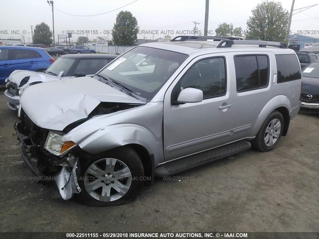 5N1AR18W85C706918 - 2005 NISSAN PATHFINDER LE/SE/XE SILVER photo 2