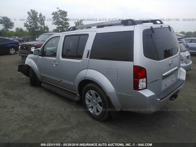 5N1AR18W85C706918 - 2005 NISSAN PATHFINDER LE/SE/XE SILVER photo 3