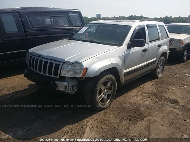 1J4GR48K15C639215 - 2005 JEEP GRAND CHEROKEE LAREDO/COLUMBIA/FREEDOM SILVER photo 2