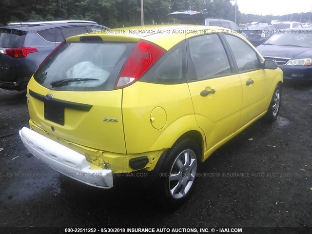 3FAFP37N45R134547 - 2005 FORD FOCUS ZX5 YELLOW photo 4