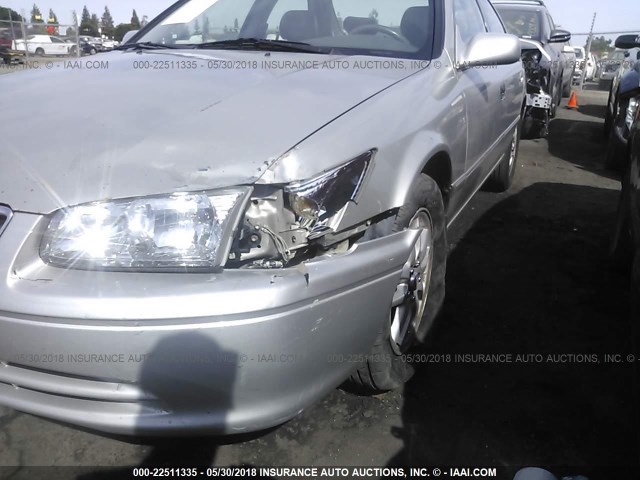 4T1BF28KXYU110093 - 2000 TOYOTA CAMRY LE/XLE GRAY photo 6
