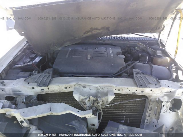 5LMFU28R93LJ31565 - 2003 LINCOLN NAVIGATOR 白色 照片 10