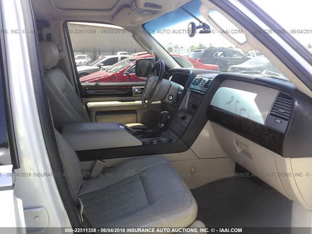 5LMFU28R93LJ31565 - 2003 LINCOLN NAVIGATOR 白色 照片 5