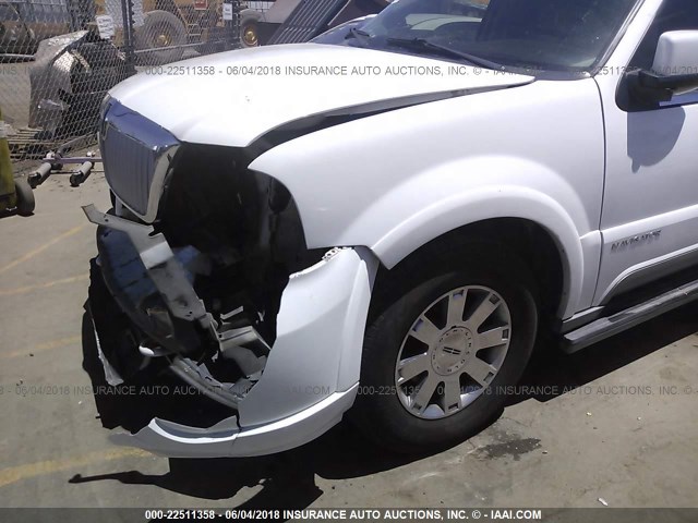 5LMFU28R93LJ31565 - 2003 LINCOLN NAVIGATOR 白色 照片 6