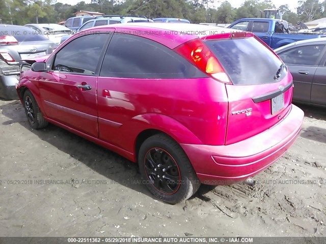 3FAFP31N65R162178 - 2005 FORD FOCUS ZX3 RED photo 3