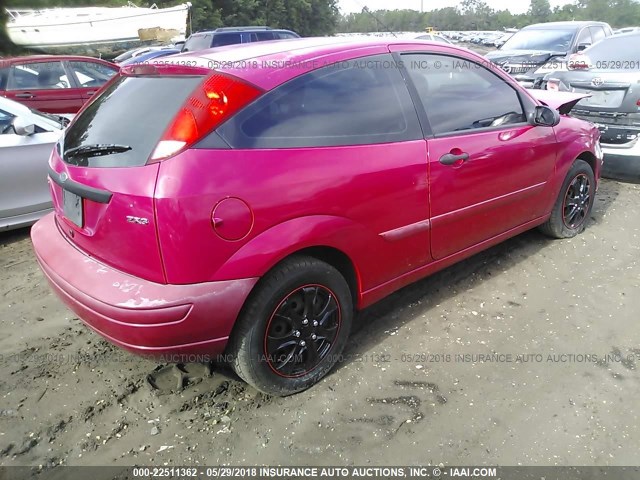 3FAFP31N65R162178 - 2005 FORD FOCUS ZX3 RED photo 4