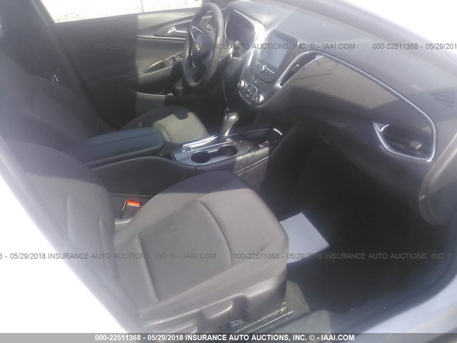 1G1ZE5ST9HF188404 - 2017 CHEVROLET MALIBU LT WHITE photo 5