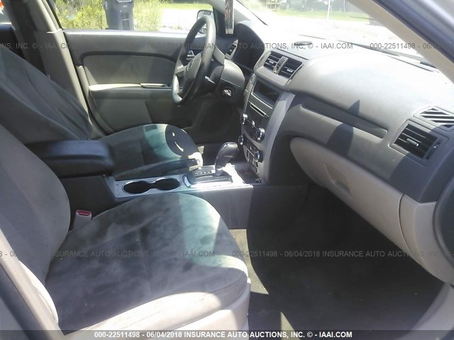 3MEHM0HA4AR660627 - 2010 MERCURY MILAN 银色 照片 5