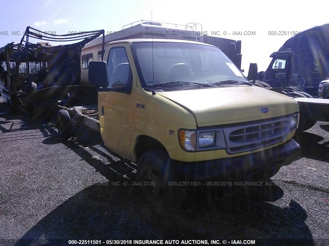 1FDWE37L3WHA96659 - 1998 FORD ECONOLINE E350 CUTAWAY VAN YELLOW photo 1