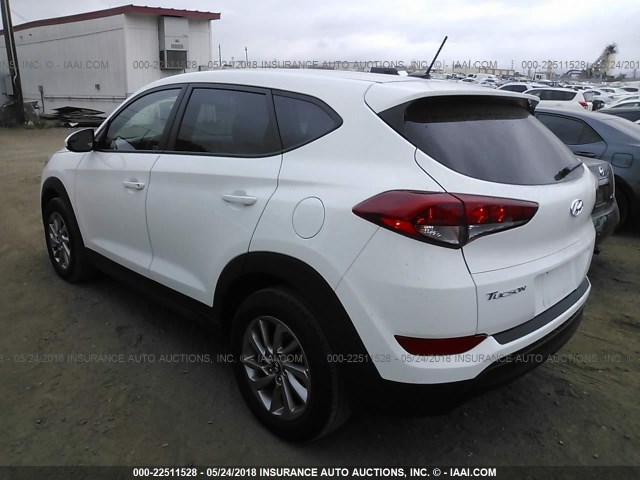 KM8J23A49HU549195 - 2017 HYUNDAI TUCSON SE WHITE photo 3