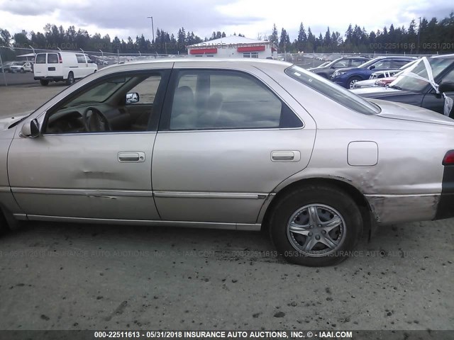 JT2BG22KXW0133882 - 1998 TOYOTA CAMRY CE/LE/XLE BEIGE photo 6