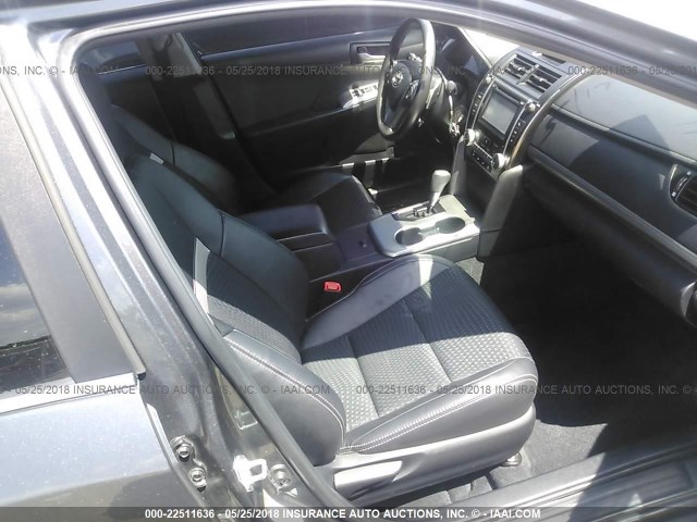 4T1BF1FKXCU087713 - 2012 TOYOTA CAMRY SE/LE/XLE BLACK photo 5