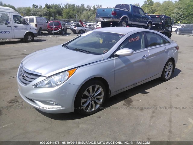 5NPEC4AB1CH328541 - 2012 HYUNDAI SONATA SE/LIMITED SILVER photo 2