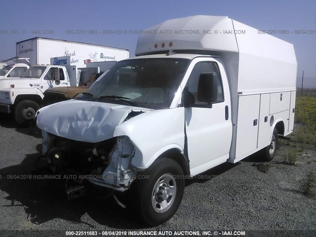 1GB0GRFG0H1224769 - 2017 CHEVROLET EXPRESS G3500  WHITE photo 2