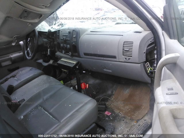 1GBHC34K47E570897 - 2007 CHEVROLET SILVERADO C3500 WHITE photo 5