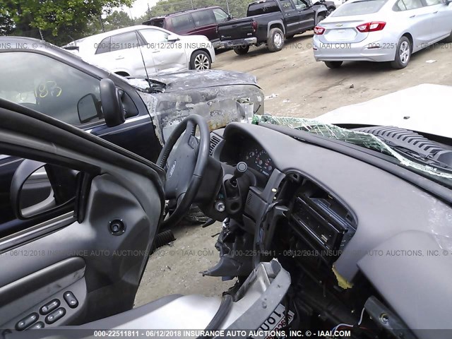 1FMZU73K04ZB15485 - 2004 FORD EXPLORER XLT/XLT SPORT/NBX SILVER photo 5