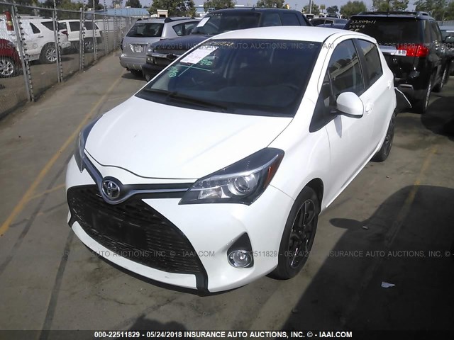 VNKKTUD33GA057431 - 2016 TOYOTA YARIS L/LE/SE WHITE photo 2