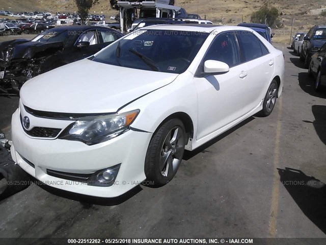 4T1BF1FK3CU627659 - 2012 TOYOTA CAMRY SE/LE/XLE WHITE photo 2