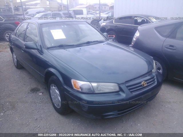 4T1BG22K0VU777448 - 1997 TOYOTA CAMRY CE/LE/XLE 绿色 照片 1