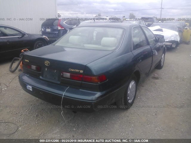 4T1BG22K0VU777448 - 1997 TOYOTA CAMRY CE/LE/XLE 绿色 照片 4