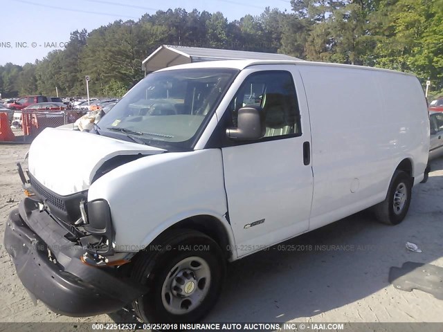 1GCGG25V251140238 - 2005 CHEVROLET EXPRESS G2500  WHITE photo 2