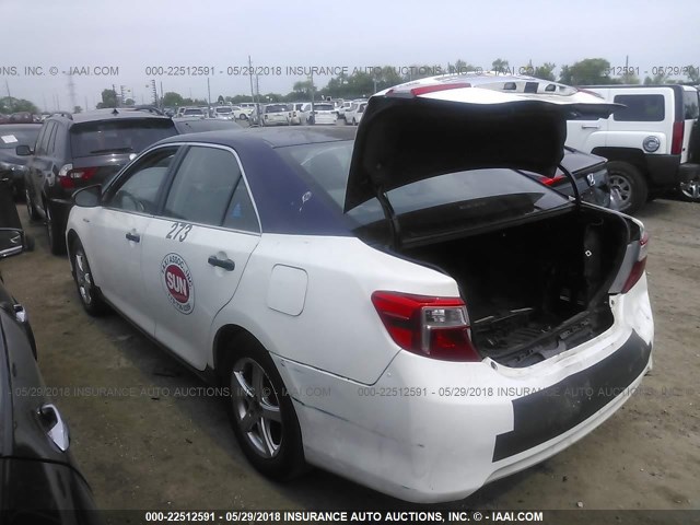 4T1BD1FK2CU047227 - 2012 TOYOTA CAMRY HYBRID/LE/XLE WHITE photo 3