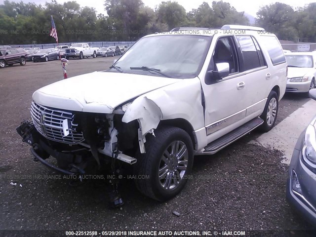5LMFU28517LJ13449 - 2007 LINCOLN NAVIGATOR WHITE photo 2