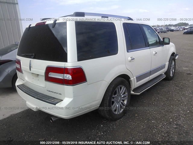 5LMFU28517LJ13449 - 2007 LINCOLN NAVIGATOR WHITE photo 4